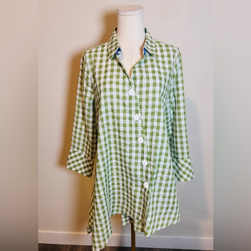 NWT IC Collection Green & White Gingham Asymmetrical Button Shirt size Medium